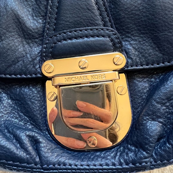 MICHAEL Michael Kors Charlton Leather Crossbody Bag - Picture 4 of 12